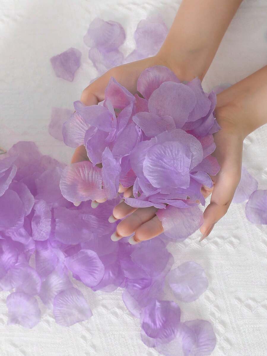 1 set de 100 pièces/500 pièces/1000 pièces de pétales de rose artificiels pour la décoration d'une nuit romantique, d'un mariage ou d'une fête. Idéal pour la décoration faite main de la Saint-Valentin pour les couples, la Saint-Valentin, les cadeaux