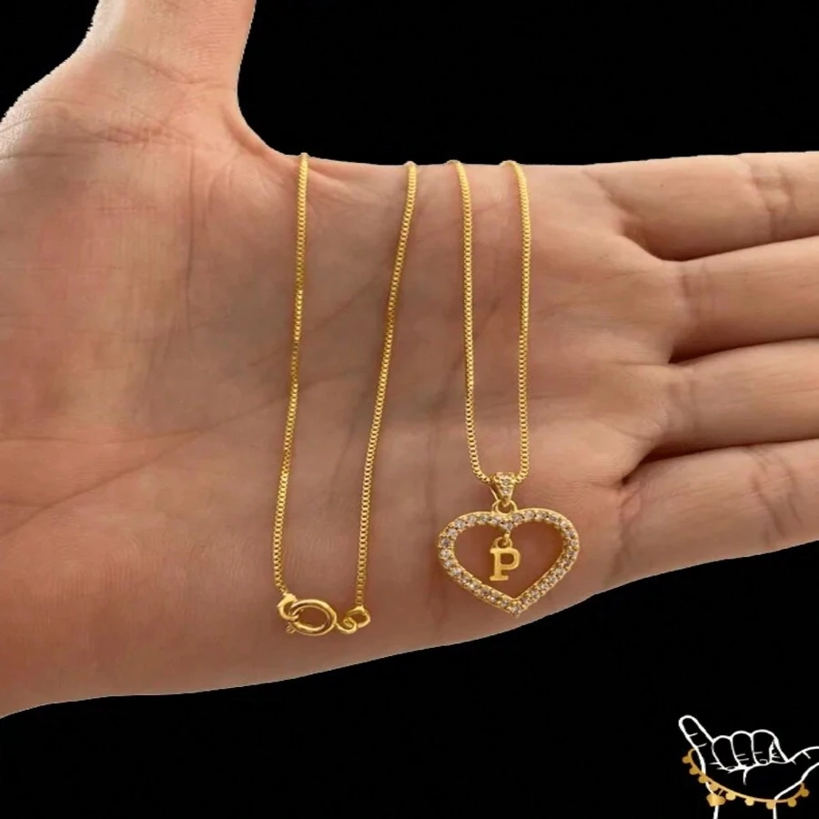 Cordão Feminino Pingente Coração Letra – Banhado a Ouro 18k