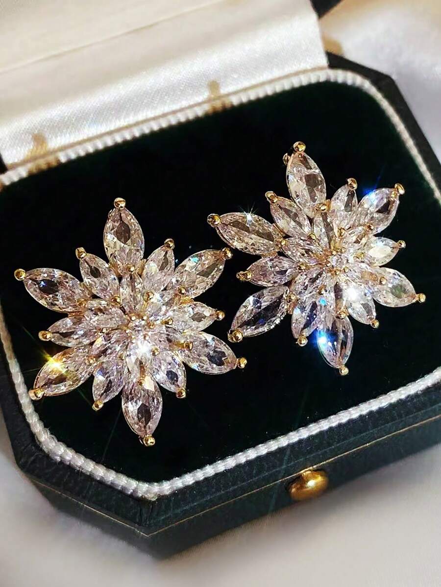 1pair Shiny Artificial Crystal Decorative Flower Earrings In Bohemian Style Fashion Gift For Girl Christmas Royal Elegant Snowflake Halloween
