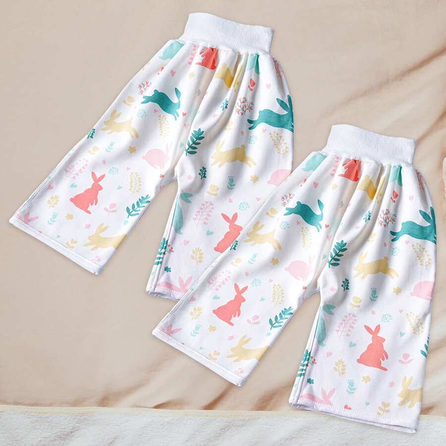 2 pièces de couches bébé réutilisables, souples et respirantes avec un tampon imperméable pour éviter les fuites. Idéal comme cadeau de décoration pour la baby shower et la famille.