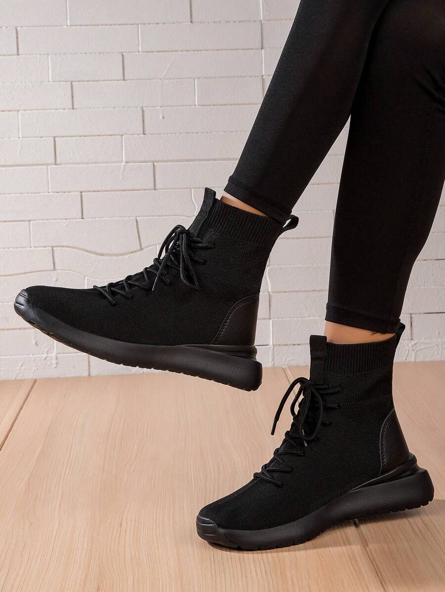 Baskets Pour Femmes Légères Et Confortables En Noir, À Enfiler Et À Mi-hauteur Pour Un Style Décontracté Et Sportif