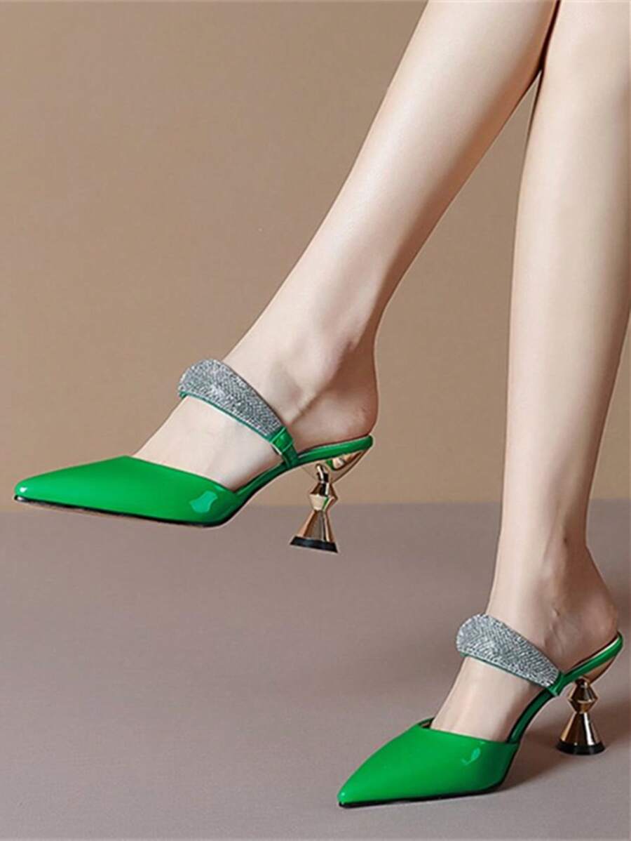 Fashionable Women's Rhinestone Decor Patent Leather Strap Closed Toe Slip-On Slippers, Summer