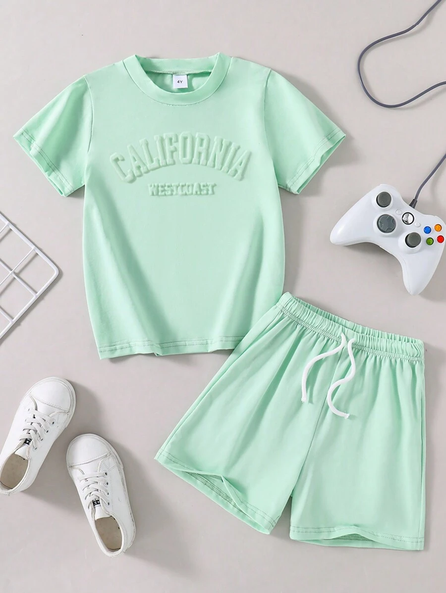 Camiseta de manga corta y pantalones cortos para niño casual con cuello redondo tejido con letra grabada