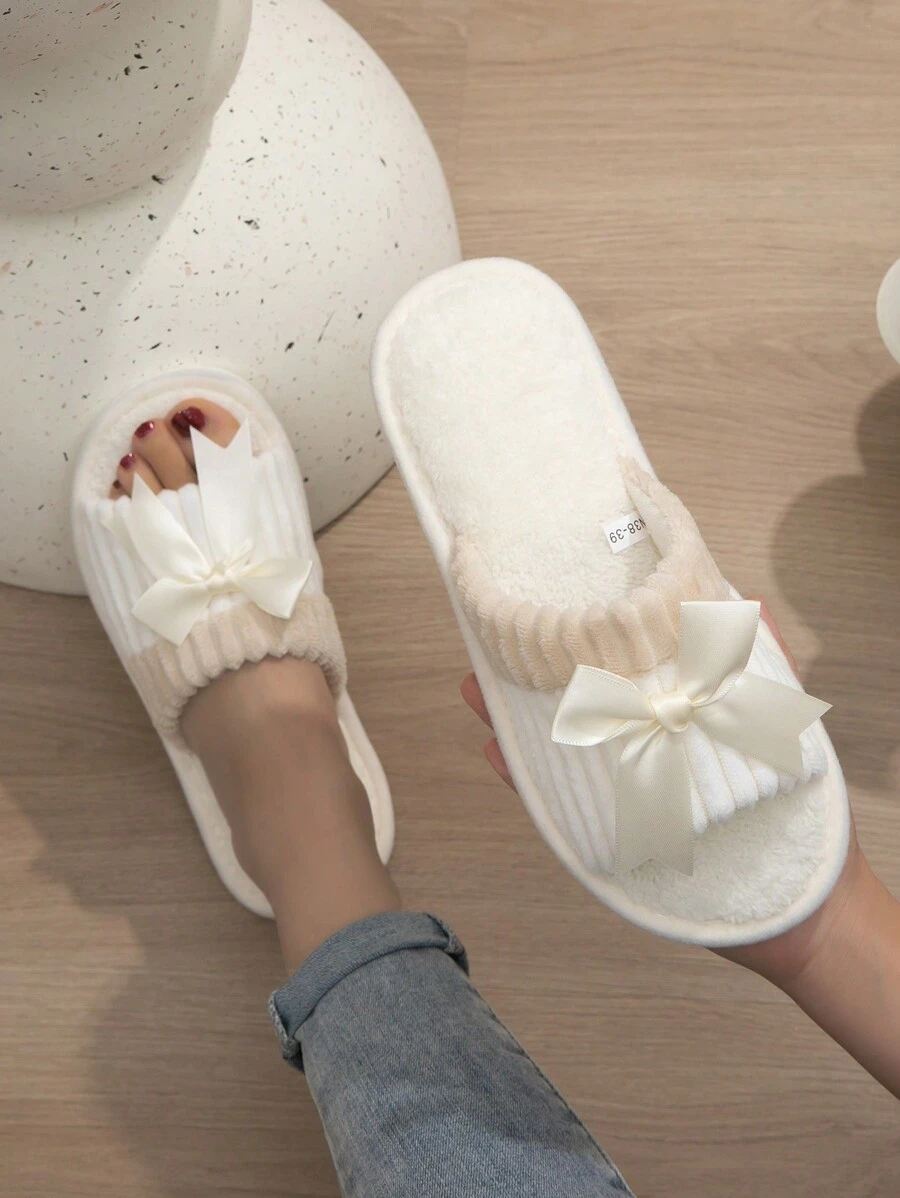 Chaussons de maison pour femmes à la mode avec un design de nœud papillon, un style d'orteil ouvert et de couple, léger et silencieux pour une utilisation en intérieur