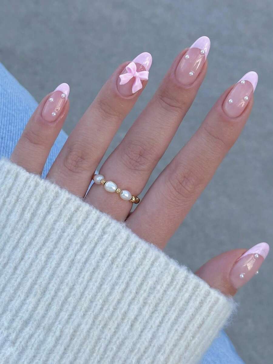 Upgrade direct je look met 24 stuks amandel vierkante press-on nagels set schattige roze Franse schattige roze strik glanzende parels nepnagels volledige dekking nepnagel tips voor vrouwen en meisjes Inclusief 1 vel kleeflipjes en 1 stuk mini-vijlstrip Jelly Gel willekeurige verzending