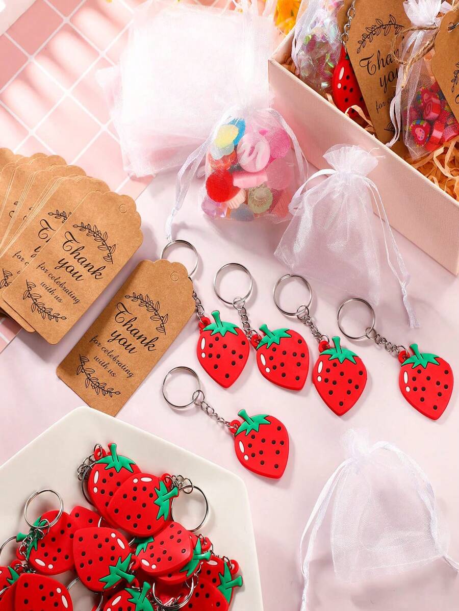 Llaveros con forma de fresa como recuerdos para invitados de fiesta de cumpleaños, bolsas blancas de regalo, etiquetas de agradecimiento, recuerdos con tema de frutas para fiestas, Navidad