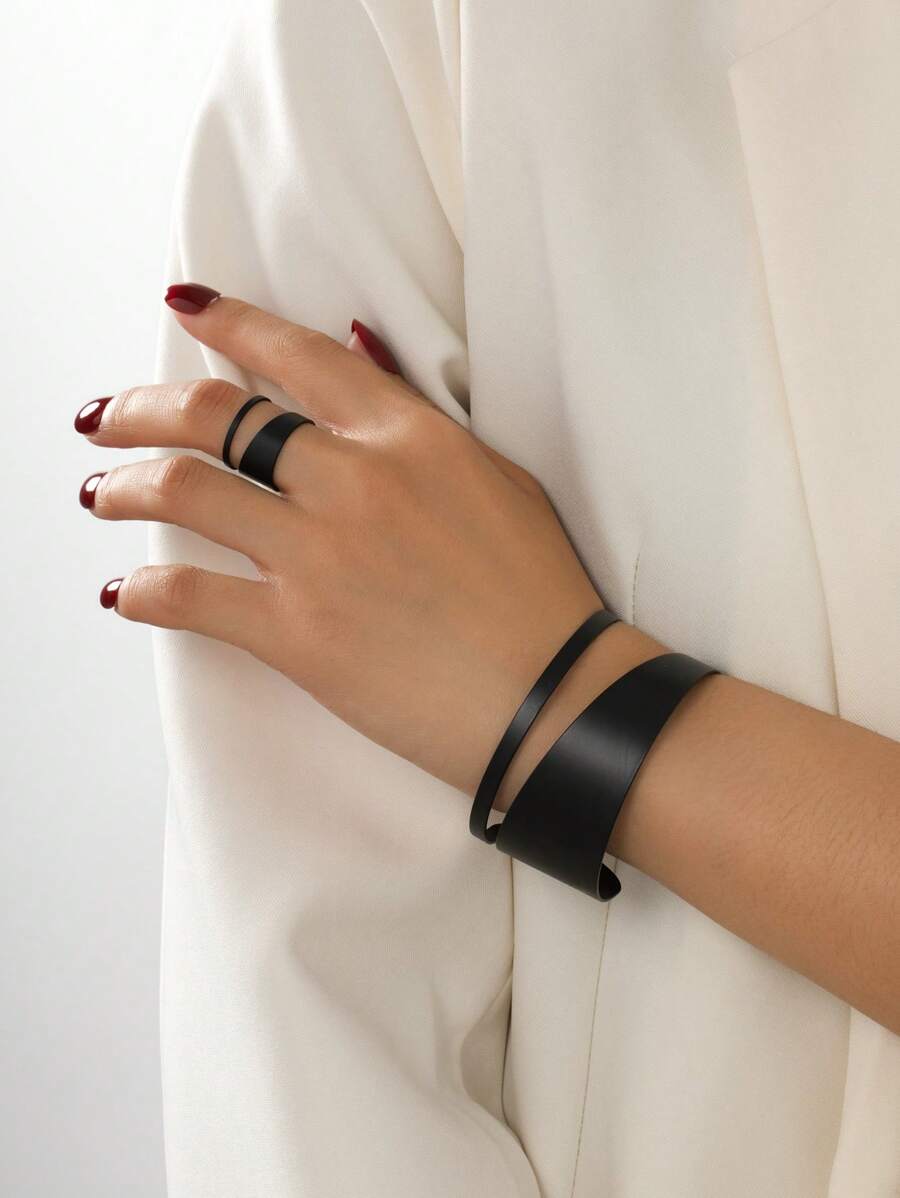 1 pulseira de metal geométrica européia e americana para mulheres e 1 anel de metal geométrico europeu e americano para mulheres
