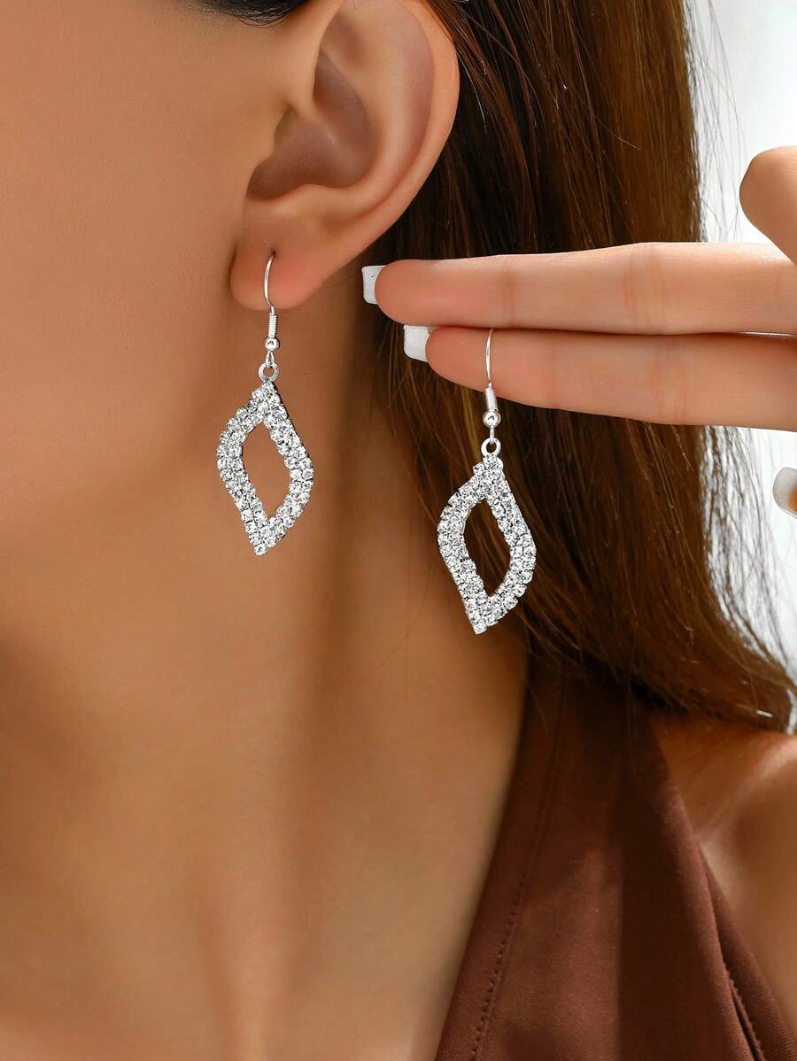 1 Paar modische und einfache glitzernde Strass Ohrringe, Haken oder Anhänger für Frauen zum täglichen, ungezwungenen, Geburtstagsfeier oder Modeschau tragen.