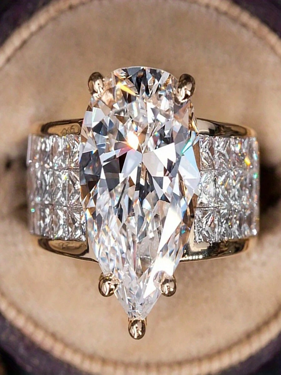 Ein eleganter, silberplattierter Ring mit einem großen, glänzenden Stein, geeignet für Verlobung, Hochzeit, Party und Dekorationsszenen.