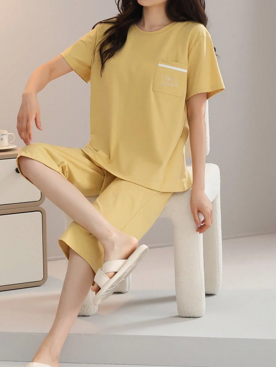 2 Pieces Soft & Comfortable Women Bamboo Fiber Pajama Set With Short Sleeve Top And Capri Pants
