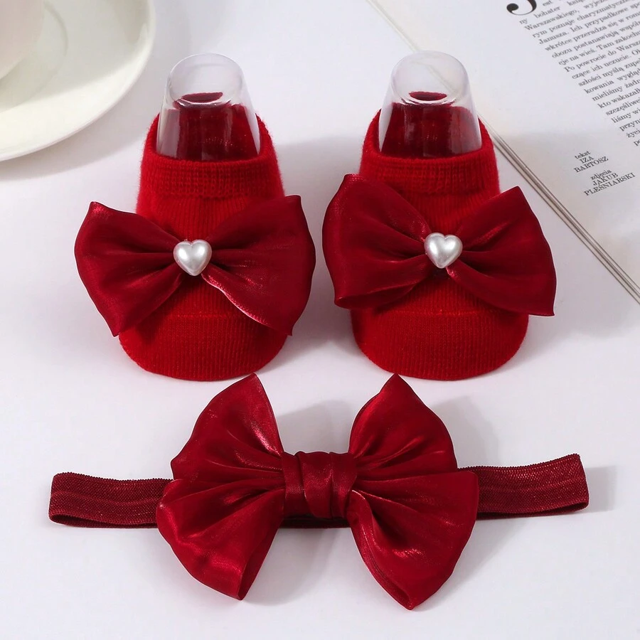 Conjunto de Faixa para Bebê, inclui 1 faixa com laço e 1 par de meias antiderrapantes com laço em formato de coração para bebês aprendendo a andar