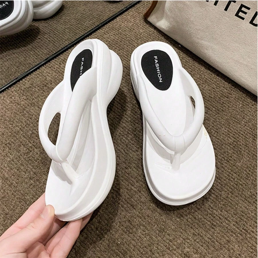 A Pair Of Lady's Flip-Flops Heighten Flip-Flops With Thick Bottom Household Slippers Ladies' Outdoor Slippers Beach Slippers For Leisure Vacation White EVA Flip-Flops