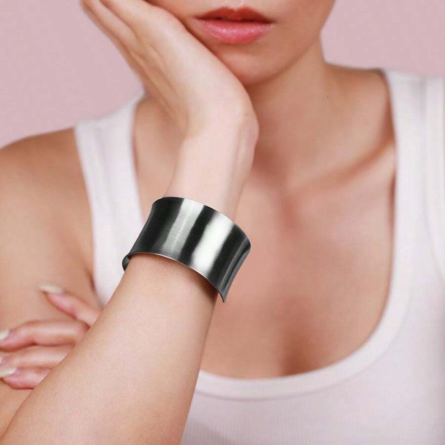 Lavari Women's Gold Ion Plated Satin Finish Stainless Steel Open Cuff Bangle
