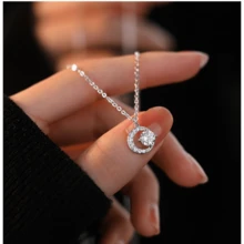 1 pieza Collar redondo con colgante de circonia cúbica, decoración de collar de cuello superbrillante, exquisito regalo de vacaciones