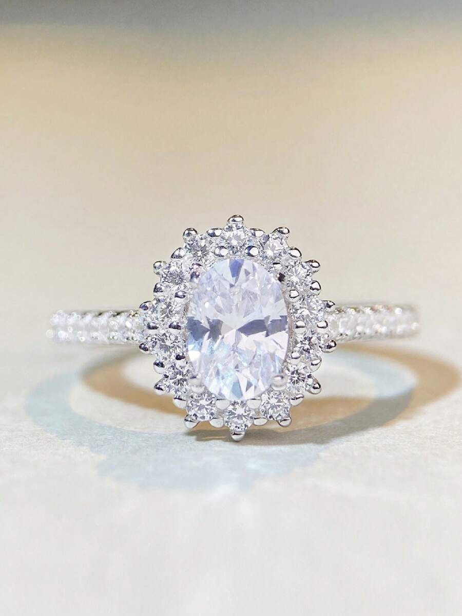 Élégante bague ovale de moissanite d'1 carat pour femmes, en argent sterling S925, parfaite pour offrir comme cadeau de vacances pour qu'elle la porte aux fêtes