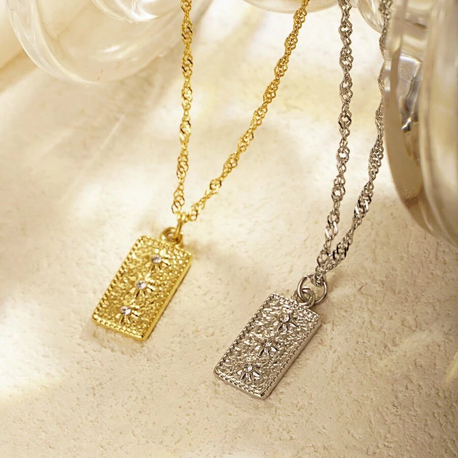 Colar com pingente geométrico banhado a ouro 18K para mulheres, gargantilha de aço inoxidável com design simples e moderno de estrela de 8 pontas e strass, adequada para uso diário e no Ramadã