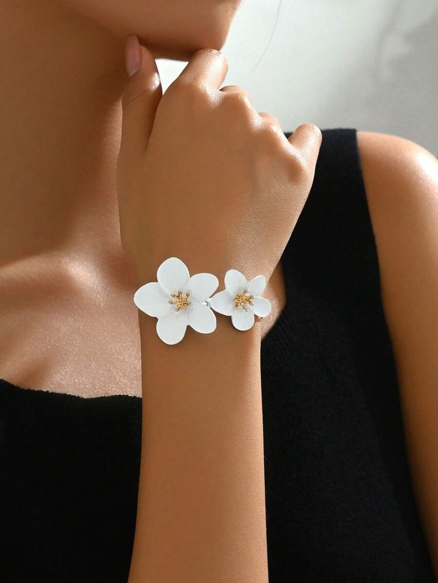 1 pièce Bracelet ajustable pour femmes, de conception raffinée et luxueuse, avec une décoration florale blanche qui apporte une fraîcheur estivale. Parfait pour un port quotidien, les vacances à la plage, les fêtes et en cadeau pour la famille et les amis. Saint-Valentin, maman, mère, Fête des Mères, cadeau