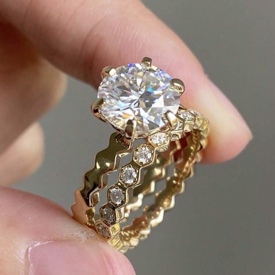 2pcs Fashionable Gold Plated Alloy Zirconia Inlaid Decorated Wedding Rings Set For Women's Daily Wear