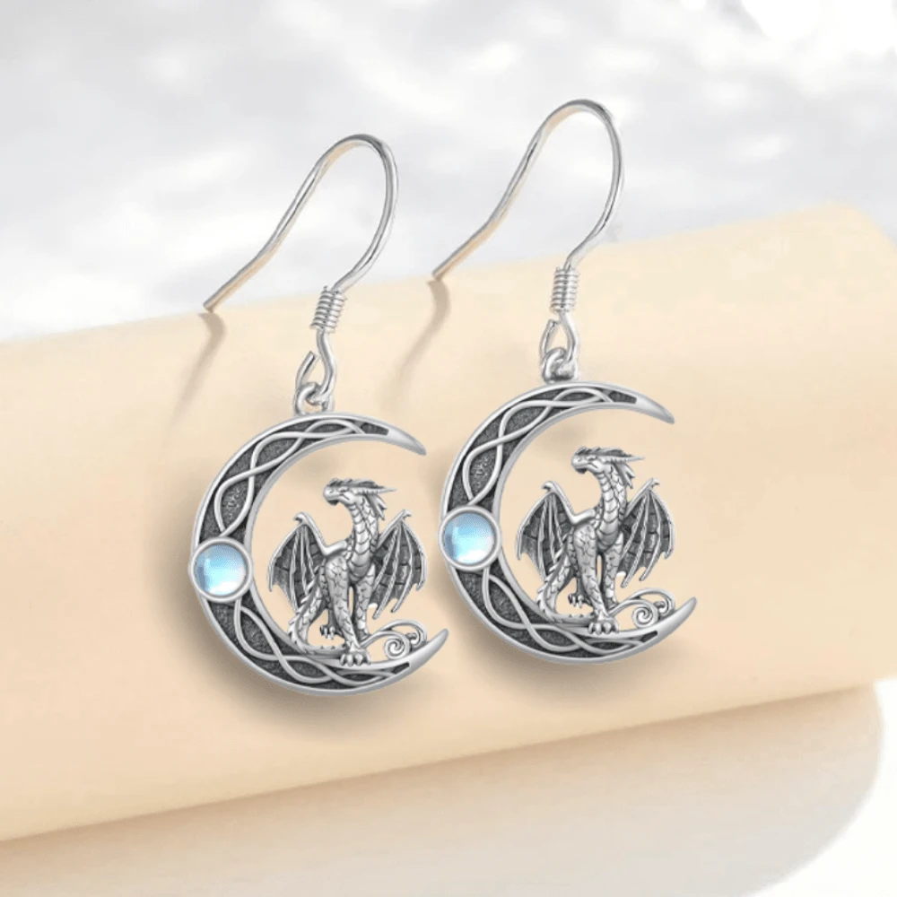 Adorables boucles d'oreilles vintage avec dragon et lune - bijoux polyvalents pour les occasions spéciales - idée de cadeau réconfortante pour les femmes, les mères, la famille et les amis - parfaits pour rehausser les tenues de Noël, Halloween, Nouvel An et la Saint-Valentin, mère, Fête des mères, cadeau