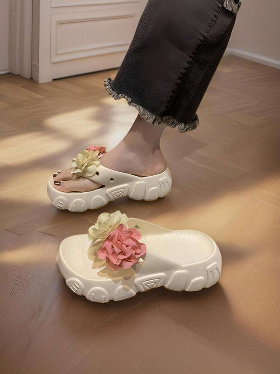 2024 New Summer Women's Floral Patterned Slipper, Thick-Soled Fairy Style Beach Sandals, Popular Designed To Wear Outside