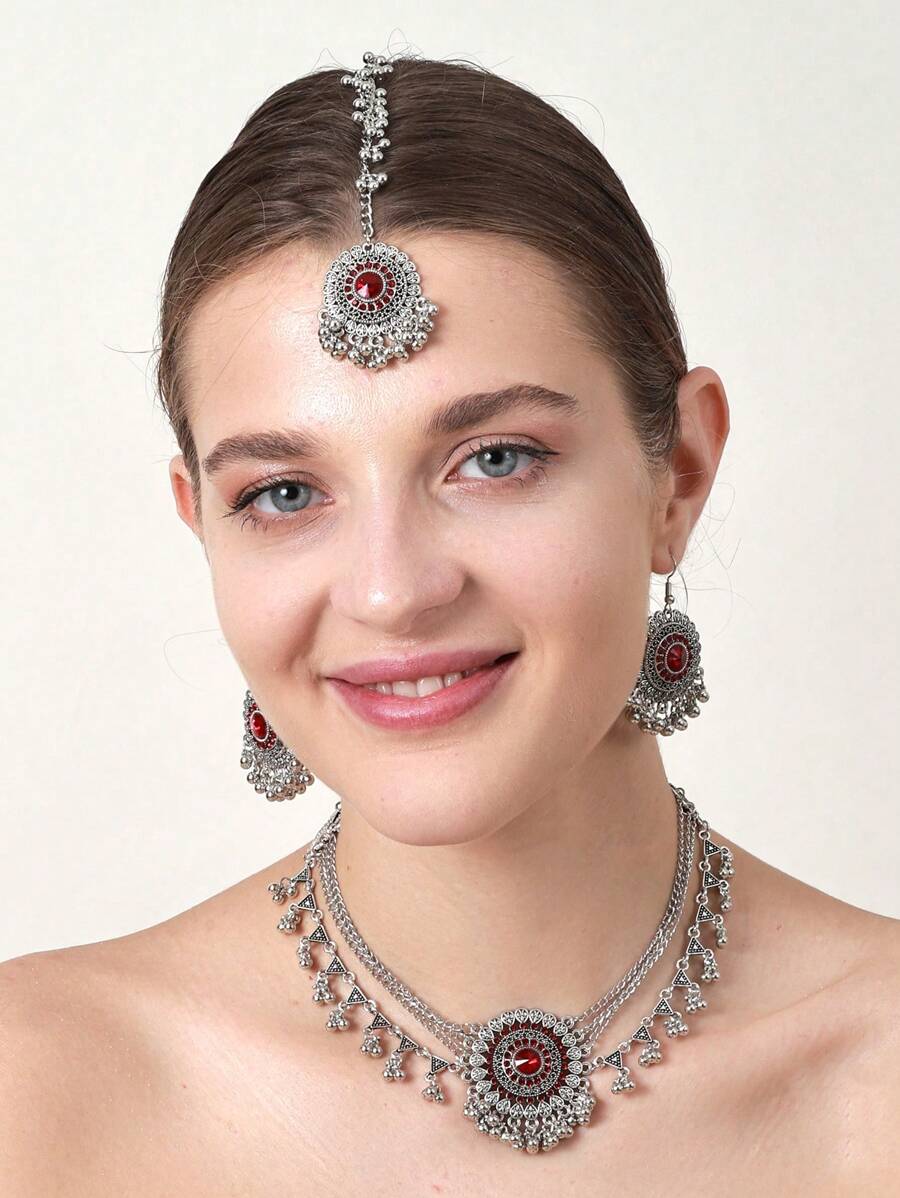 2024 New 4pcs/Set Exquisite Bohemian Style Women's Jewelry Set Including 1pc Silver Zinc Alloy Material Layered Chain Necklace With Faux Pearl Design, 1 Pair Style Inlaid Red/White/Green Glass Rhinestone Earrings, 1pc Bollywood Style Head Chain. Suitable For Women's Daily Wear Or As Gift For Christmas And Other Occasions.