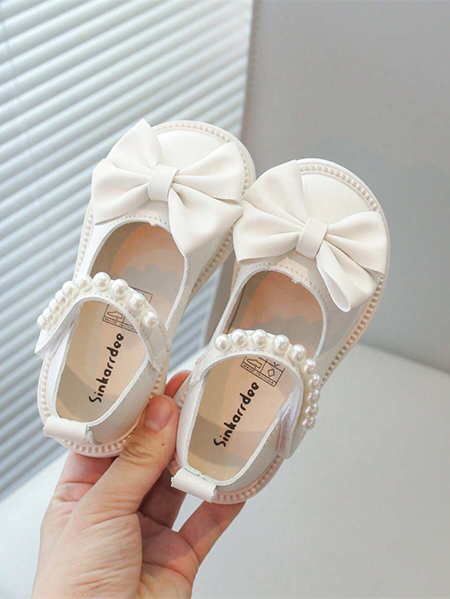Sapatos de couro para meninas 2024, novos sapatos de performance pretos da moda primavera/outono, sapatilhas de bebê de primavera com sola macia