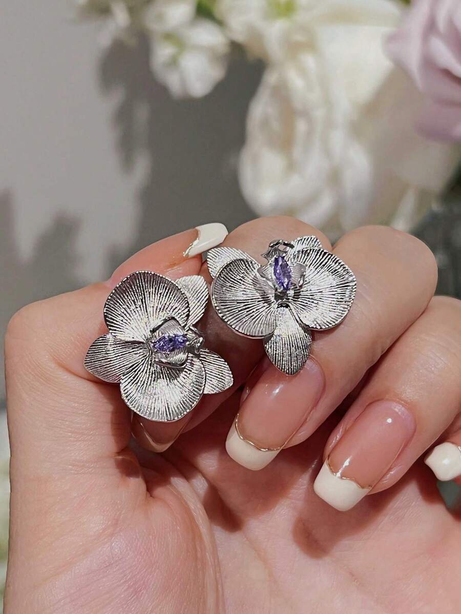 1 Stück 3D Ohrstecker im chinesischen Stil mit strukturiertem lila Edelstein-Schmetterlings-Orchidee, elegantes Gesichtsaccessoire, geeignet für den täglichen Gebrauch von Frauen