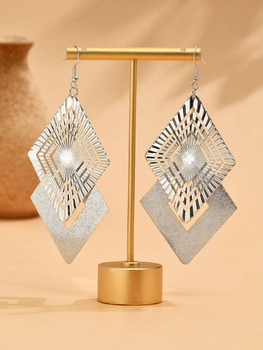 1 Pair Fashionable Versatile Metal Exaggerated Geometric Rhombus Pendant Earrings, Suitable For Women For Daily Wear And Parties