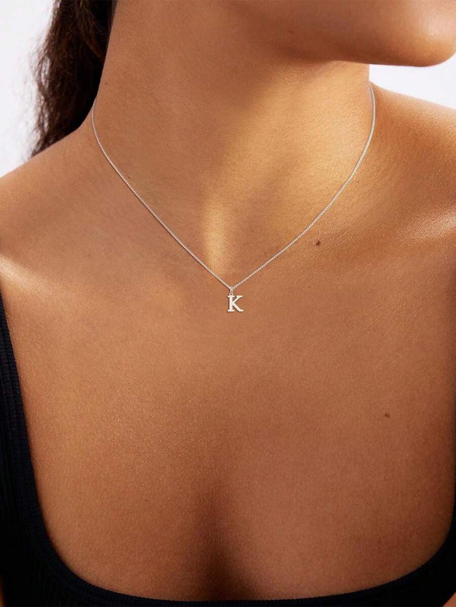 1 pièce Collier avec chaîne de type OT à lettre initiale de A à Z, collier en acier inoxydable avec alphabet, excellent cadeau pour Halloween et la rentrée scolaire