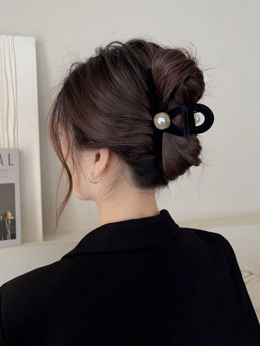 1pc Women Large Black Plush & Faux Pearl Cross Hair Clip, Elegant Sweet Simple Campus Style, Suitable For Party, Dance, Daily Use Hair Claws Claw Clips Hair Clips Hair Jaw Clip Hair Clamps Hair Clutch Hair Catcher Clip, Casual