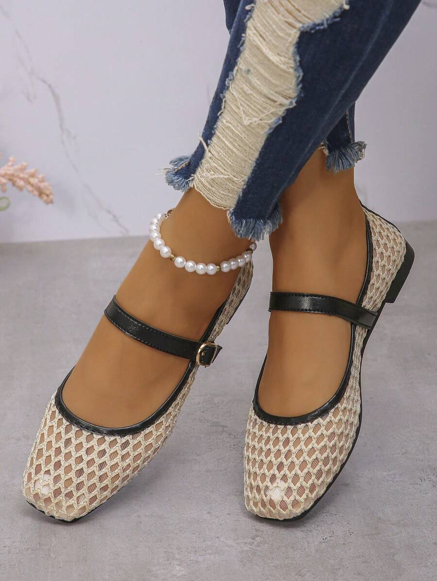 New Summer Fashion Versatile Mary Jane Beige Grid Hollow Breathable Women Flat Casual Shoes, Convenient Daily Wear, Comfortable Embroidered Ballet Flats, Random Pattern