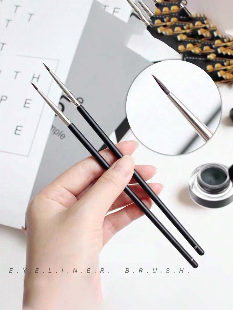 1 pieza Pincel delineador de ojos y pincel de maquillaje de cejas de boutique para mujer, pincel delineador de ojos de boutique, pincel de maquillaje simple, pincel delineador de ojos para principiantes que llega hasta la sombra de ojos, encubierto, para delinear los ojos de forma natural
