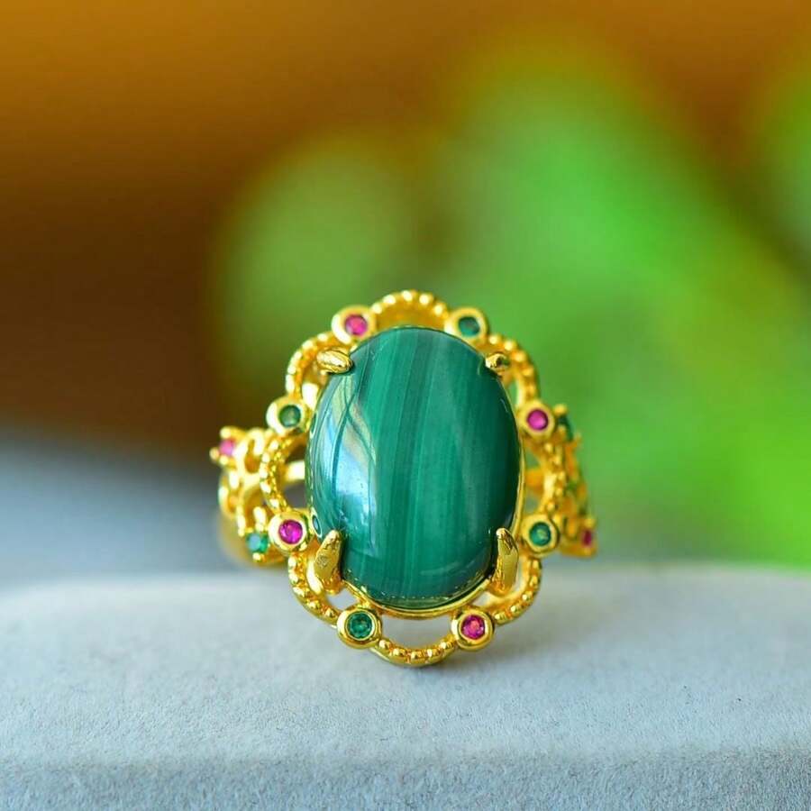 1 pieza Anillo ajustable de malaquita natural con diseño dorado, anillo con diseño de gema y oro, hecho a mano, guardián de la paz, anillo de buena suerte y fortuna de moda para hombre, mujer y pareja, anillo de compromiso memorial, cristal curativo, amuleto regalo, regalo para ella, regalo festivo, regalo de cristal de moda. (Con caja de regalo)