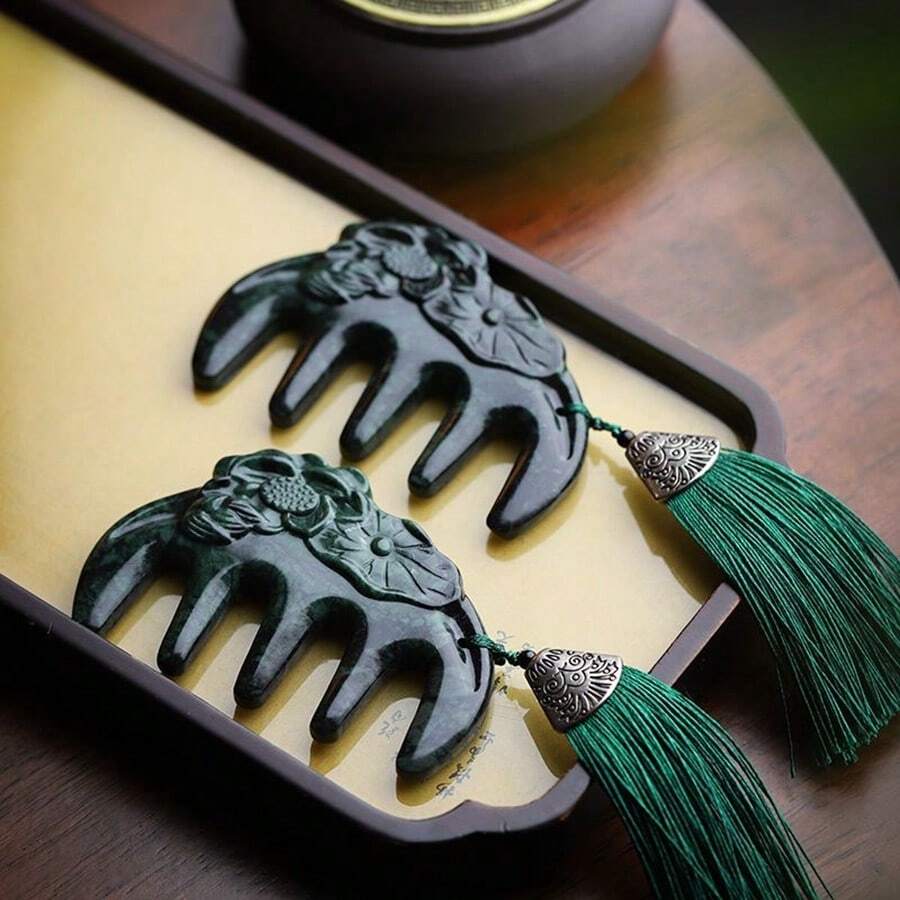 1pc Natural Jade Comb, Hair Massager Hair Comb Tool Jade Comb Jade Massage Tool Scalp Massage Comb Jade Massage Comb, Gift For Women, Suitable For Holiday Party Gifts, Quartz Crystal Gifts. (Complimentary: Gift Box)