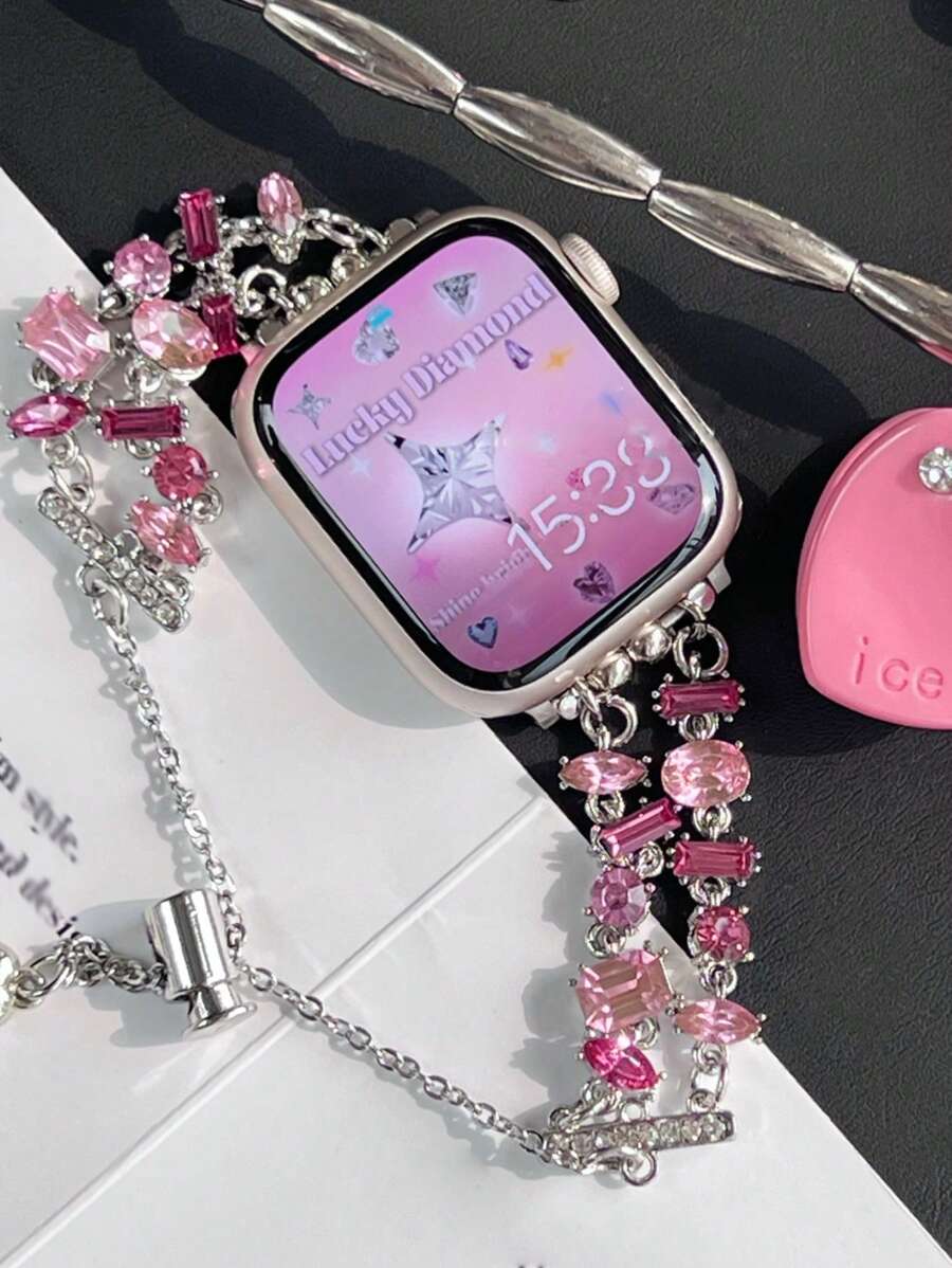 1pc Fashionable Rhinestone Apple Watchstrap Diamond Band, Women's Pink Metal Exquisite Love Pendant Beaded Bracelet With Rhinestones, Ruby Apple Watchband Bracelet With European And American Style, Heart-Shaped Pendant, Compatible With Apple WatchBand 40/41/42/44/45/38/49mm,Ultra2/1 Applies To AppleWatch Se Series 9/8/7/6/5/4/3/2/1series.Compatible With Apple Watch Bracelet.