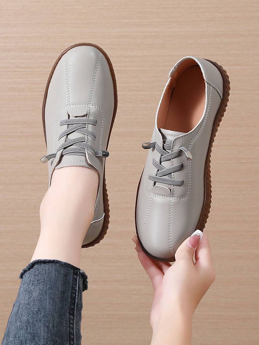 Damen Bequeme Flache Schuhe, Rutschfeste Klassische Mode Mama Schuhe aus Komfortablem PU Leder mit Slip-On Runder Zehenform
