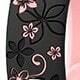 Negro con flores rosas.