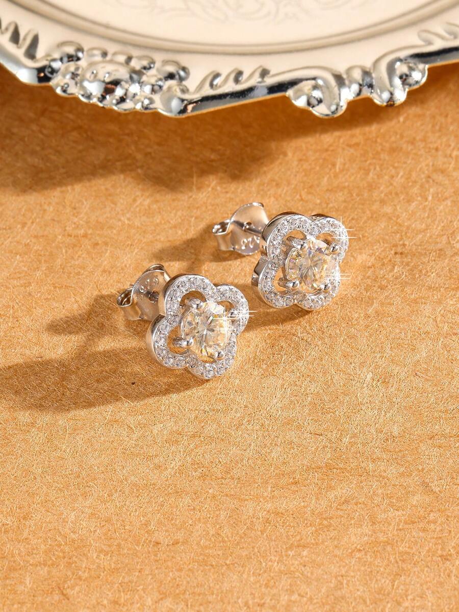1 paire Boucles d'oreilles de mariage pour femmes en argent S925 avec pierre principale en moissanite de couleur D de 1 ct et cubic zirconia cubiques brillants en trèfle, cadeau de bijoux de luxe avec boîte