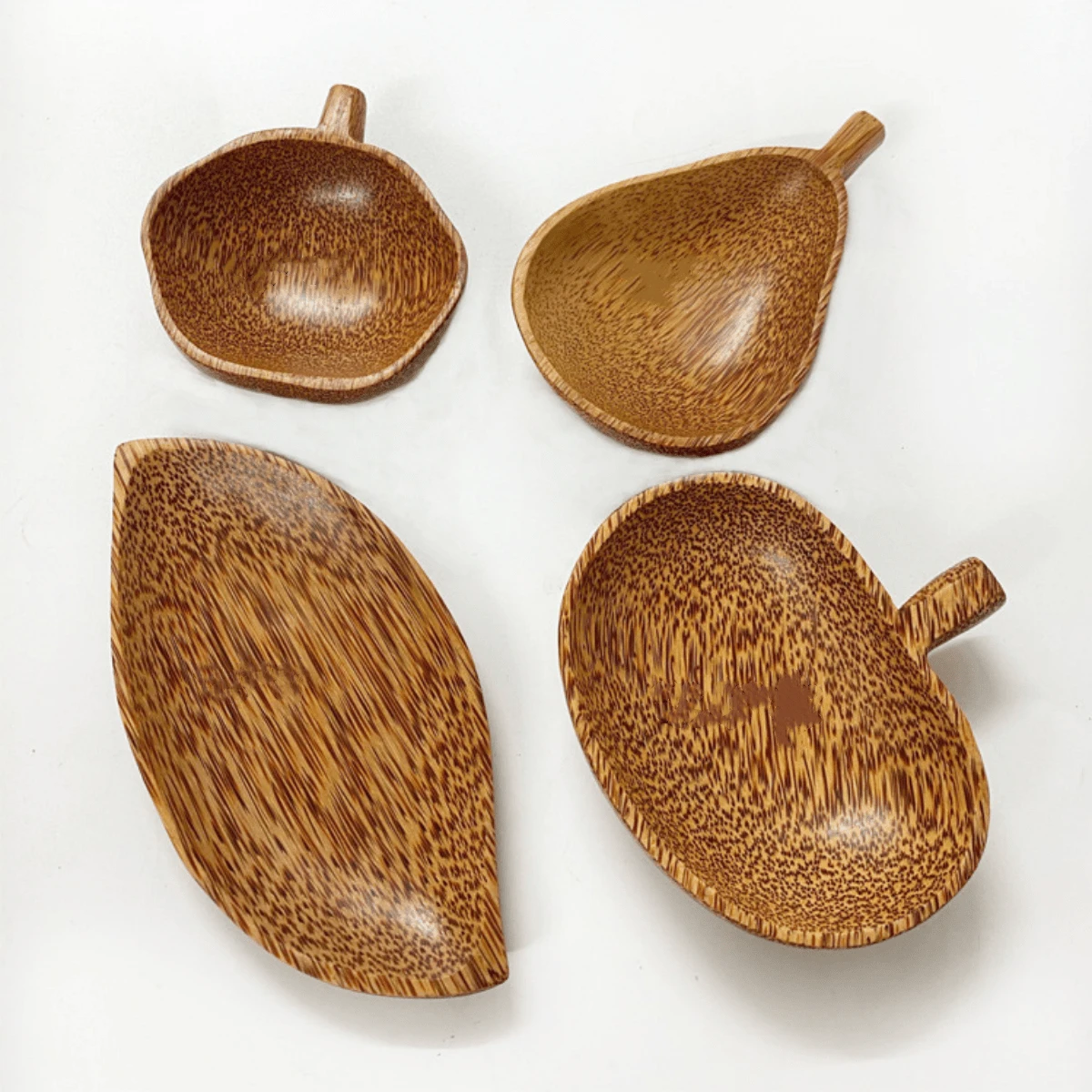 Un pequeño bol para salsa, cuchara de té, producido en madera de coco envejecida pulida a mano sin empalmes, bol de estilo pastoril de madera, pequeño plato con forma de fruta, producto de árbol de coco