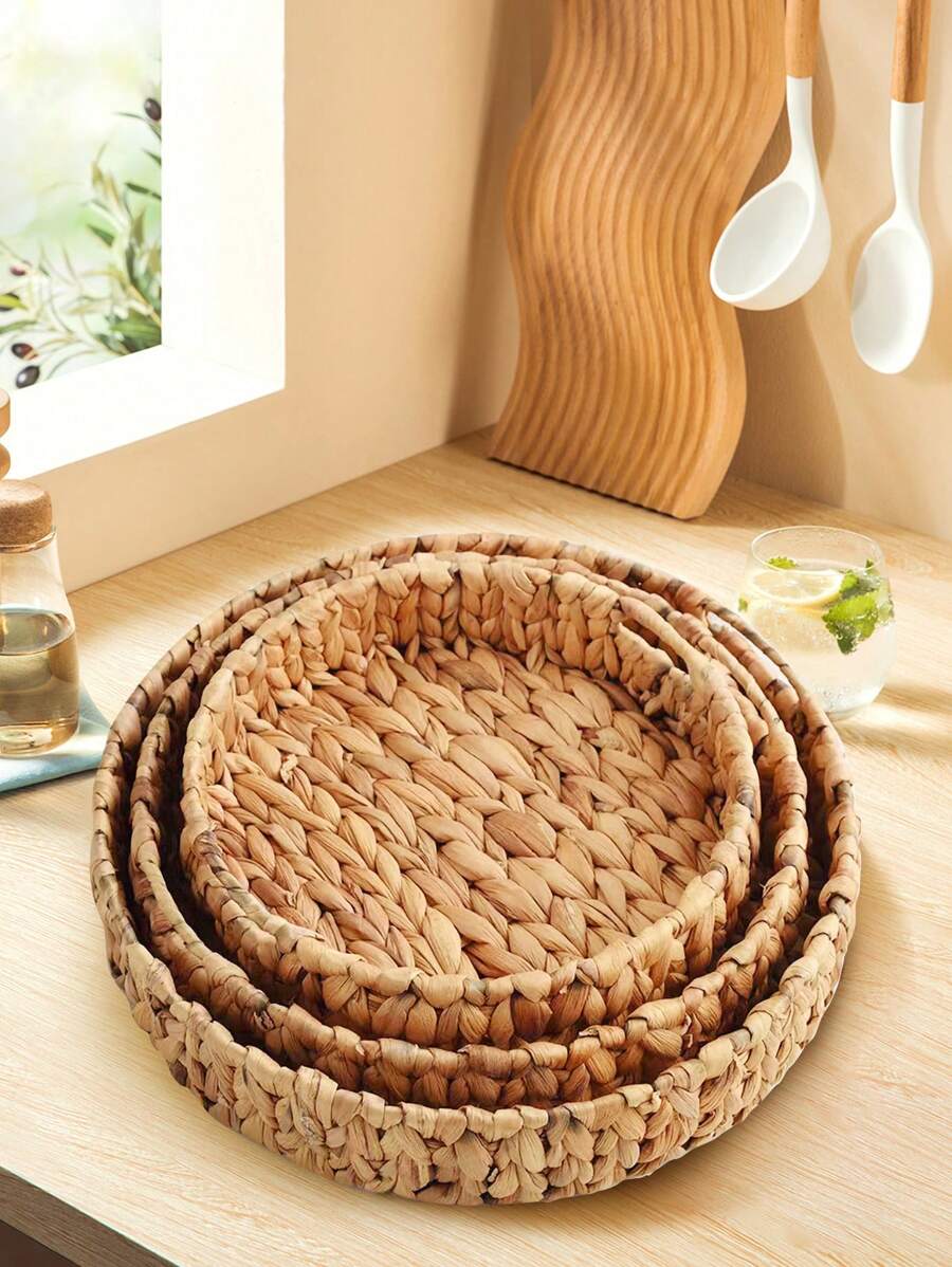1 pezzo Cestino portaoggetti intrecciato con alghe, cestino portaoggetti da tavolo, cestino per la frutta, cestino per le fragole, vassoio portaoggetti vari per il tavolo, scatola portaoggetti intrecciata con alghe per la decorazione della casa, bagno, cucina, scatola portaspuntini, camera da letto, soggiorno, scatola portacosmetici da tavolo e cestino portaoggetti vari.