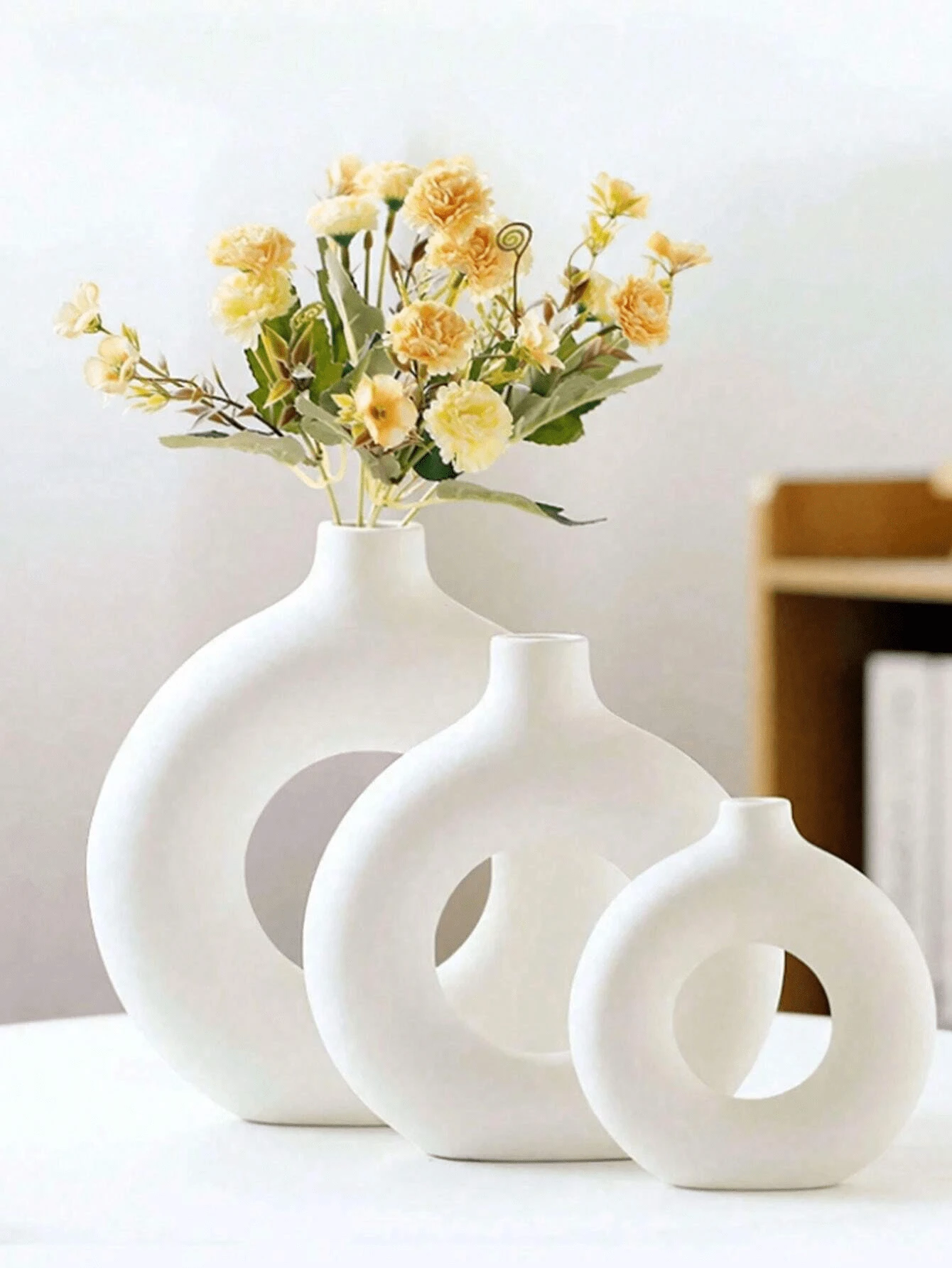 1pc Plastic Vase, Flower Pot, Dry And Fresh Flower Vase, Decoration, Home Decor, Room Decor, Handpainted Flower, Dried Flower Decor, Suitable For Living Room, Entrance, Hotel Decor | Nordic | Minimalist Resin Crafted Donut-Shaped Vase