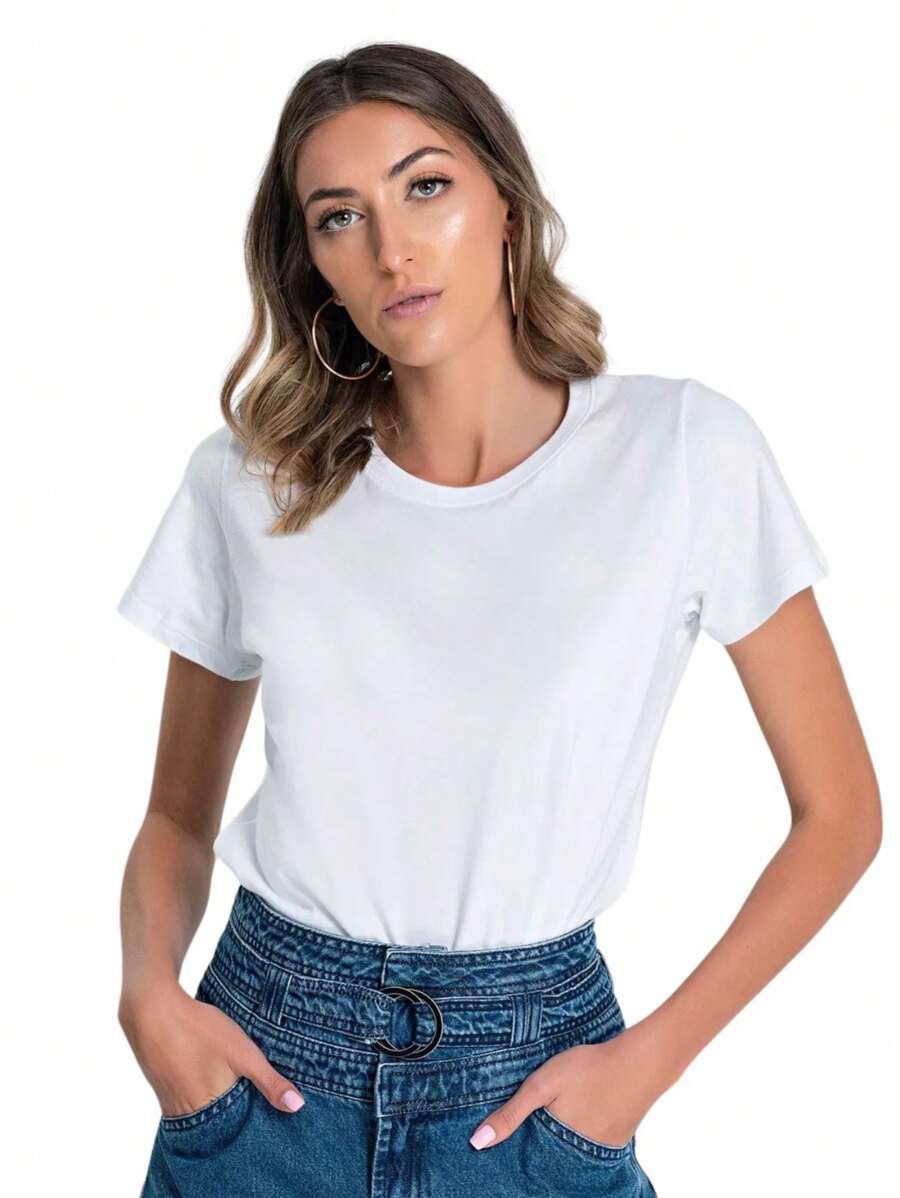 camiseta básica feminina ideal para looks monocromaticos e entrevistas
