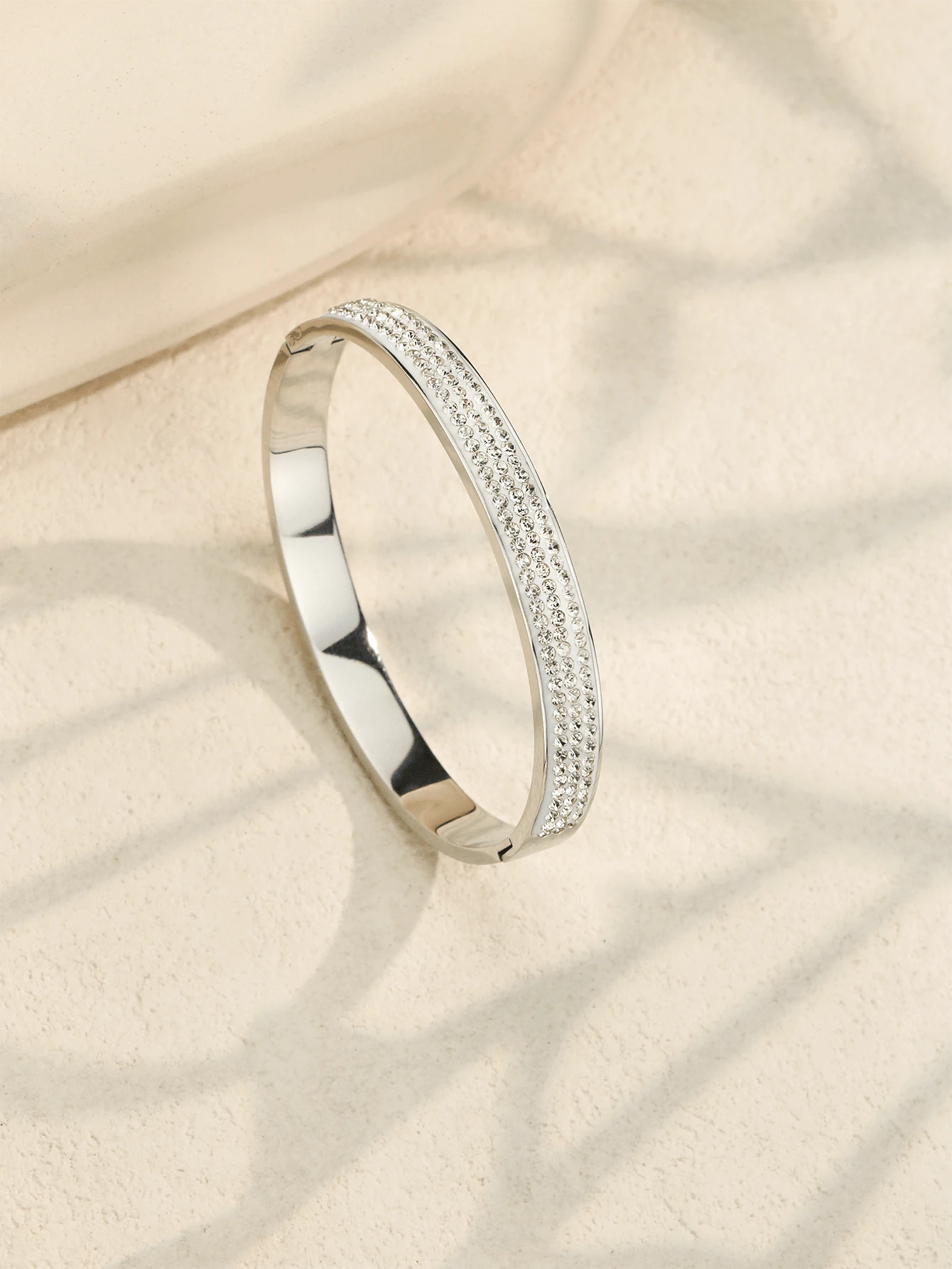 1 Stück neues minimalistisches Armband, luxuriöses funkelndes Zirkonia eingelassenes Edelstahl Damen Armband Schmuck Silberfarbe