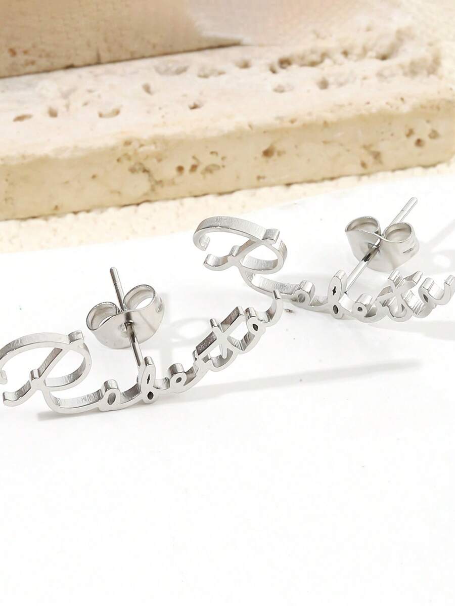 1 paire de boucles d'oreilles à tige personnalisées avec nom, boucles d'oreilles personnalisées à l'écriture manuscrite, boucles d'oreilles en acier inoxydable avec texte personnalisé en cursive. Cadeau d'anniversaire, de Saint-Valentin, de demoiselle d'honneur, de Noël, de fête des mères