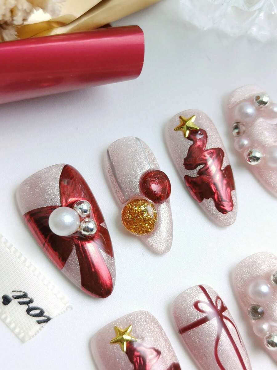 10 Pcs Christmas Style, Royal Sister Style, Gentle Style, Christmas Tree Decoration, Bow Pattern, Pearl Decoration, Star Pattern, Red, Pink, White, Medium-Length Almond-Shaped, Hand-Pressed False Nails Set, Suitable For Christmas Gatherings, Christmas Parties, Shopping, And Dating. This Manicure Set Includes 1 Jelly Glue And 1 Mini Nail File, As Well As A Set Of Exquisite Handmade False Nails