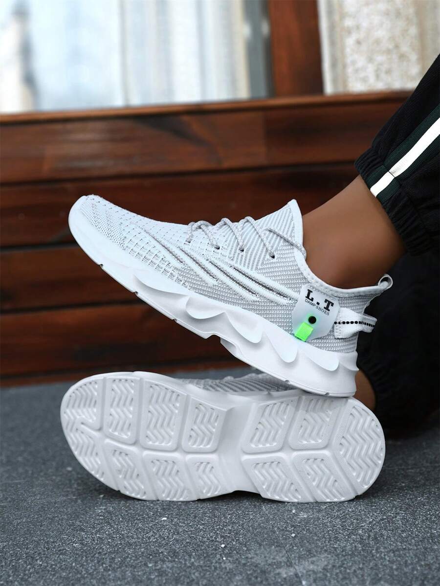 Men's Fashionable Sports Shoes Outdoor Breathable Mesh Running Shoes Lightweight Fitness Shoes Walking Casual Shoes Personalized Sneakers White