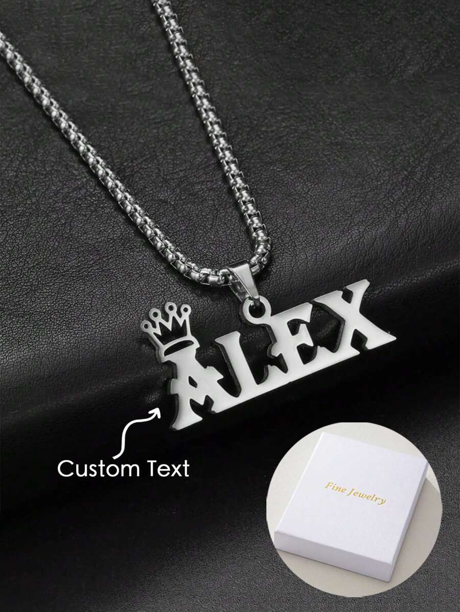 A Fashionable And Neutral Style Necklace With A Crown And Thick Chain That Can Be Customized With Your English Name.