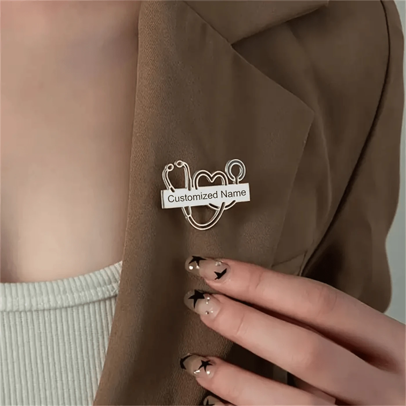 Épingle de revers personnalisée de médecin/infirmière, badge d'identité gravé en acier inoxydable, broche de stéthoscope unique, accessoire de mode, cadeau de Thanksgiving, insigne d'entreprise