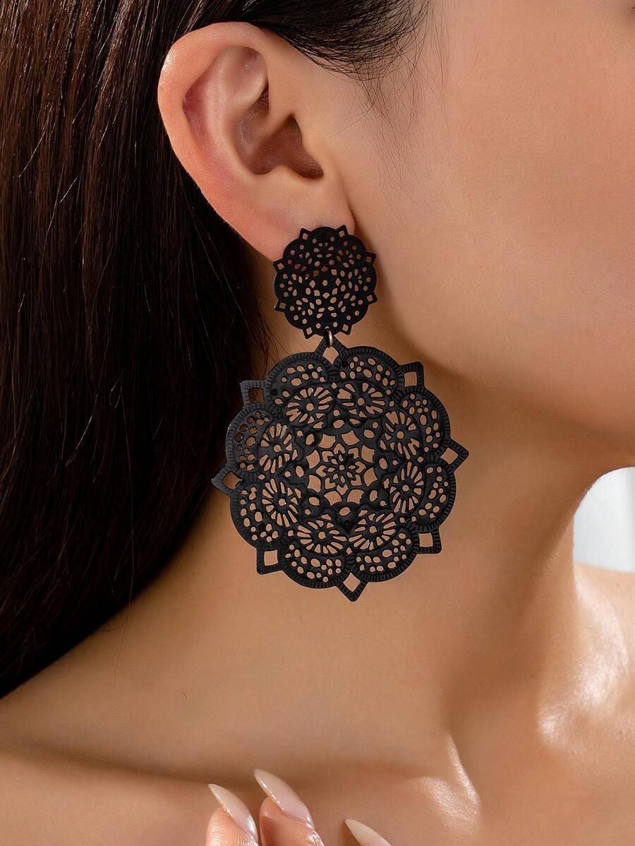 2pcs/Set Of Exaggerated European And American Metal Hollow Flower Pendant Earrings Suitable For Women's Gifts And Versatile Fashion Valentines