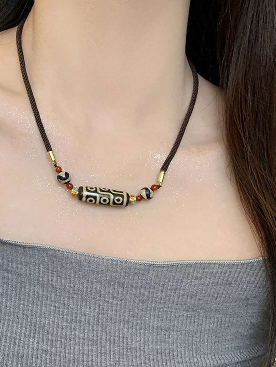 1 Stück europäischer und amerikanischer bohemian Stil Nachahmung Achat Edelstein Neun-Augen Sechs-Augen Gott des Reichtums Dzi Bead Anhänger Halskette. Modische Schlüsselbein-Kette für Paar. Luxuriöse, retroaktive, universell einsetzbare dekorative Kette. Geeignet als Geschenk für Paar zum Datenight.